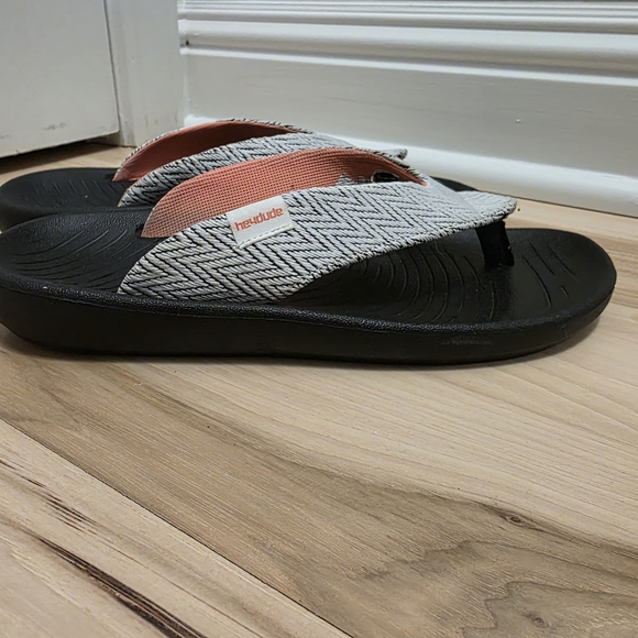 Hey Dude Shoes - Hey Dude Black and Grey Flip Flops